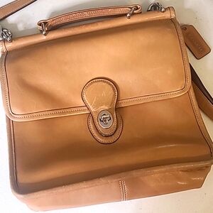 Authentic Coach Willis Crossbody in Camel no. 9927